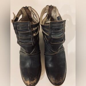 Rare Freebird by Steven Distressed
OG Stair Ankle Booties Brown Size